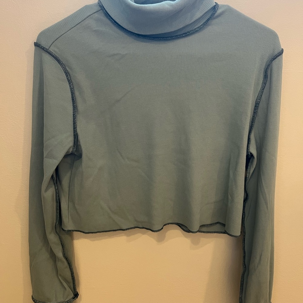 Women's Green Cropped Turtleneck Top